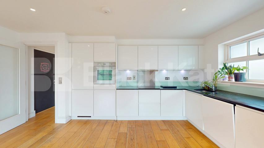 Spacious 3 bed 3 bath apartment set in a beautiful location  Adelaide Road, Primrose Hill / Chalk Farm